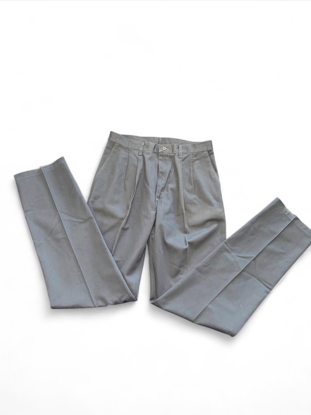Wrangler Men's Pleated Dress Pants in Light Gray